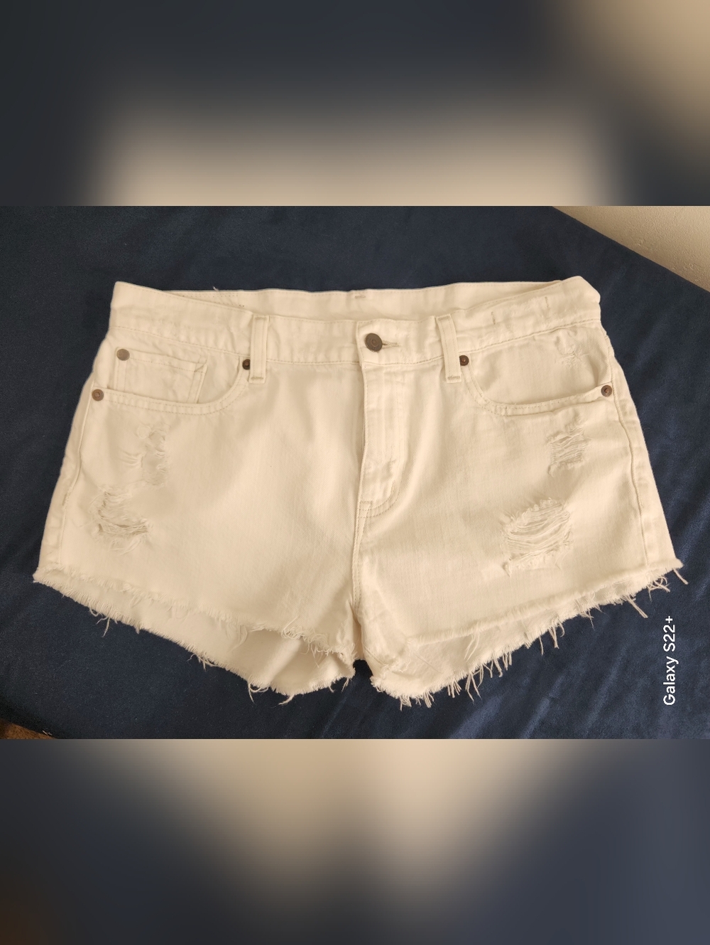Ralph Lauren White Distressed Boyfriend Cut Off Shorts Size 29.   A14